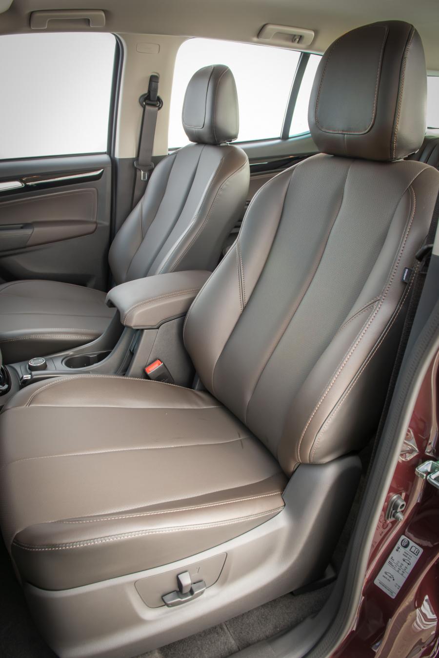Интерьер Chevrolet TrailBlazer Premier 2019 года  (LA) (фото 4 из 9)